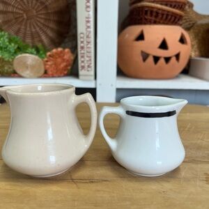 Vintage creamers wellsville homer Laughlin restaurant